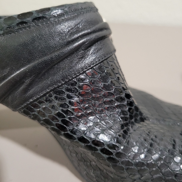 Brighton Ravish Snake Embossed Mules Black Size 6M Minor Wear Embellished - Picture 6 of 14